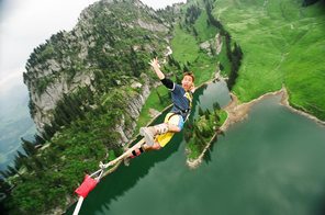 Bungy Jumping am Stockhorn